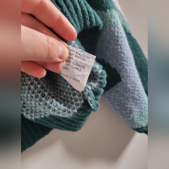 Colorblock Swirl Abstract Cropped Sweater Womens Size Medium - Picture 8 of 8